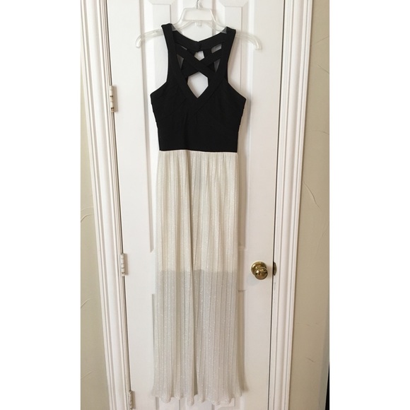 [Sz5] Beautiful gown in black and off-white - Picture 2 of 7